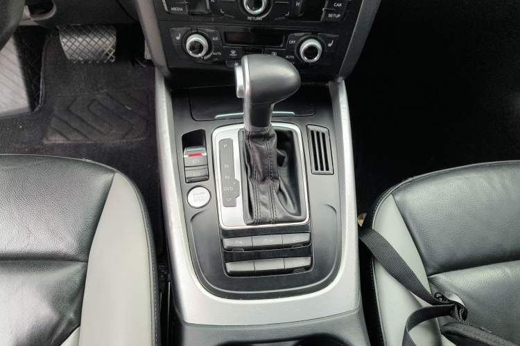 Used Audi Q5 2017 Plus 40 TFSI Technology Model Gear Lever