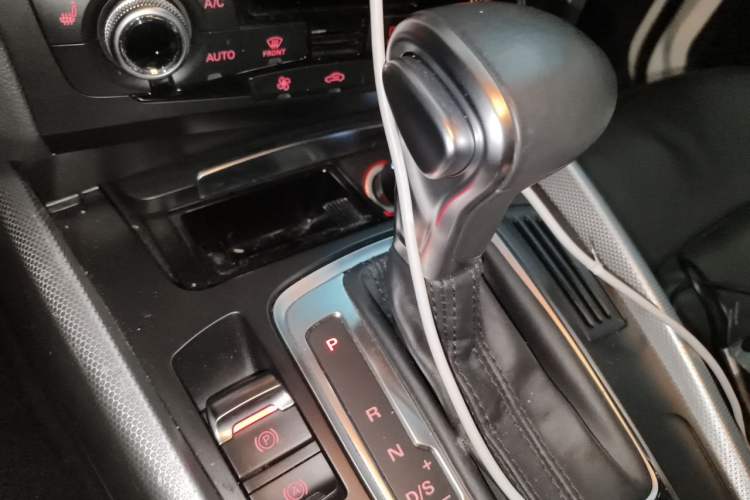 Used Audi Q5 2017 Plus 40 TFSI Technology Model Gear Lever