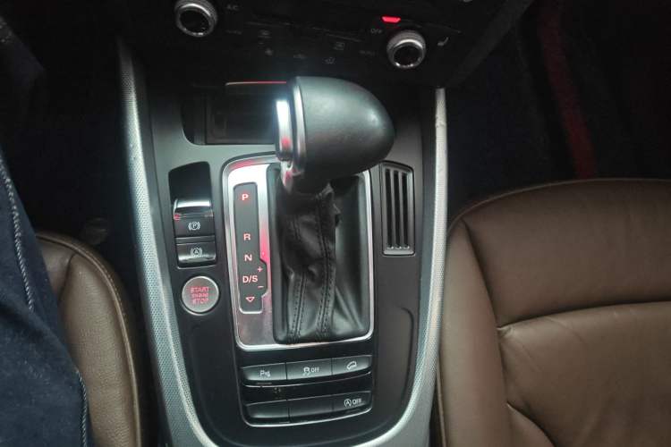 Used Audi Q5 2017 40 TFSI Technology Edition Gear Lever