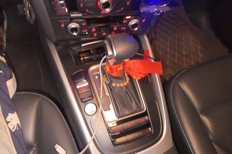 Used Audi Q5 2017 40 TFSI Technology Edition Gear Lever