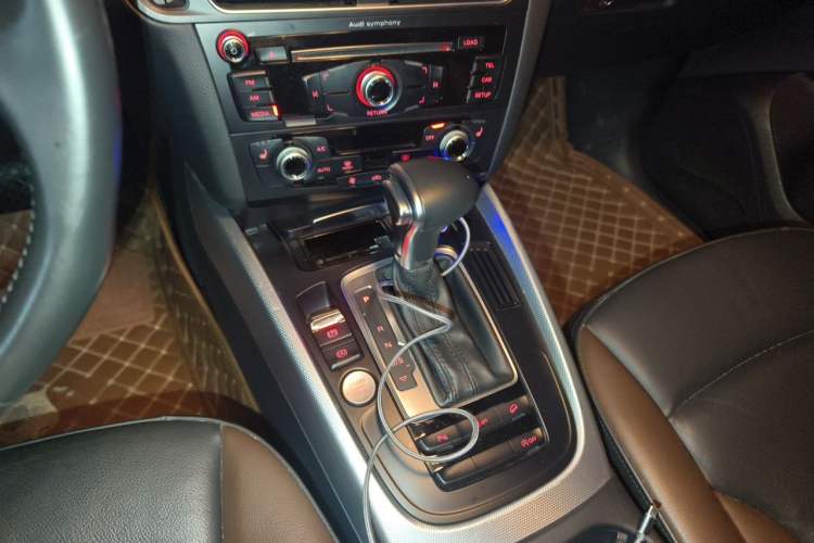 Used Audi Q5 2017 40 TFSI Technology Edition Gear Lever