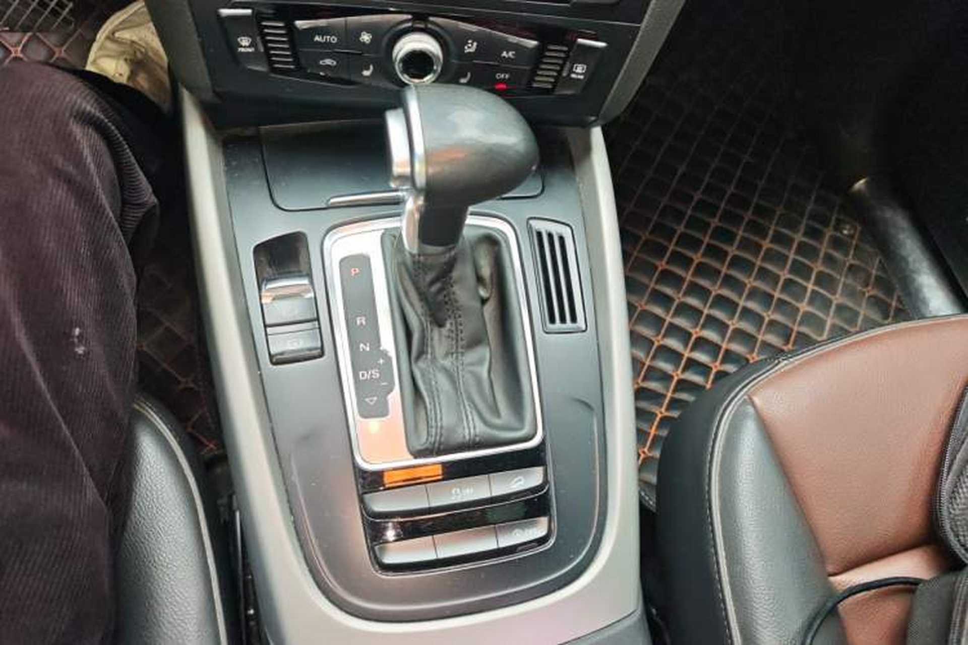 Used Audi Q5 2017 40 TFSI Ambition Edition Gear Lever