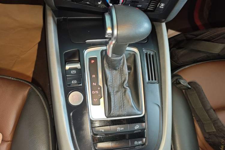 Used Audi Q5 2017 Plus 40 TFSI Technology Model Gear Lever