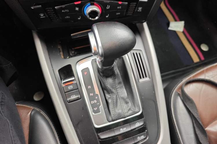 Used Audi Q5 2017 40 TFSI Ambition Edition Gear Lever