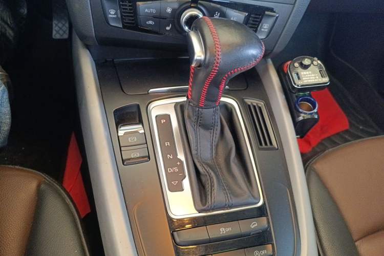 Used Audi Q5 2017 40 TFSI Ambition Edition Gear Lever