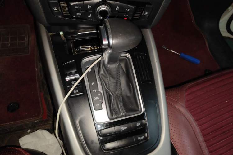 Used Audi Q5 2017 40 TFSI Ambition Edition Gear Lever