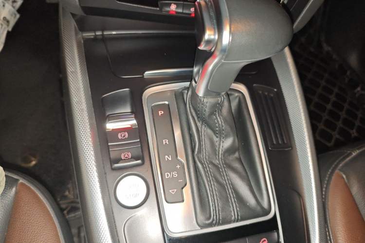 Used Audi Q5 2017 Plus 40 TFSI Technology Model Gear Lever