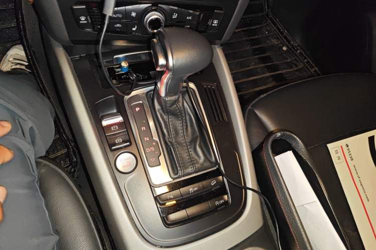 Used Audi Q5 2017 Plus 40 TFSI Ambition Model Gear Lever