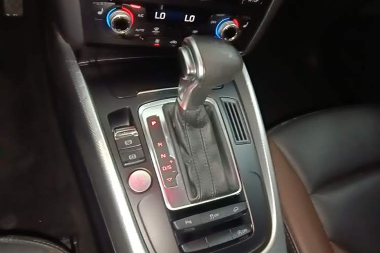 Used Audi Q5 2017 Plus 40 TFSI Technology Model Gear Lever