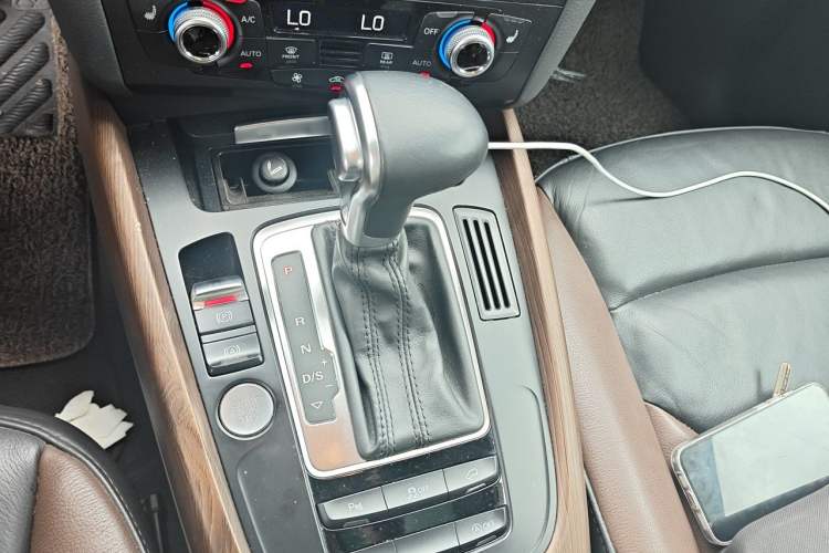 Used Audi Q5 2017 40 TFSI Technology Edition Gear Lever