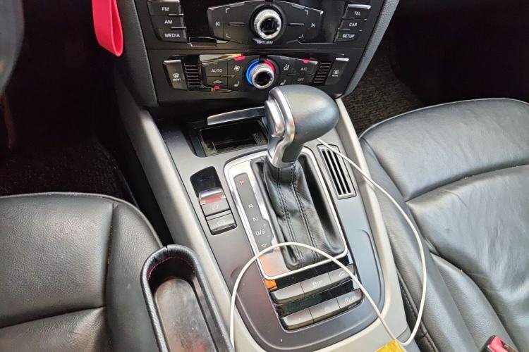 Used Audi Q5 2017 40 TFSI Ambition Edition Gear Lever