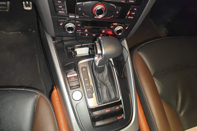 Used Audi Q5 2017 Plus 40 TFSI Technology Model Gear Lever
