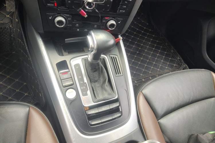 Used Audi Q5 2017 40 TFSI Technology Edition Gear Lever