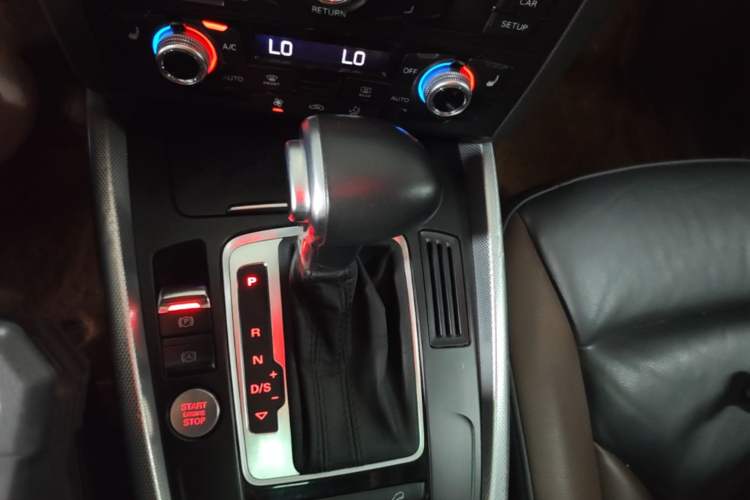 Used Audi Q5 2017 40 TFSI Technology Edition Gear Lever