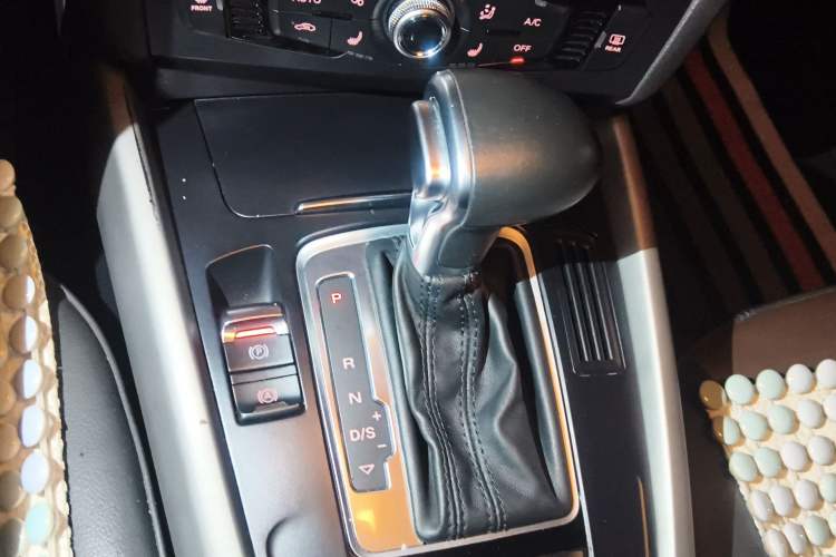 Used Audi Q5 2017 Plus 40 TFSI Ambition Model Gear Lever
