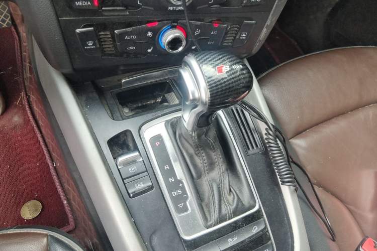 Used Audi Q5 2017 40 TFSI Ambition Edition Gear Lever