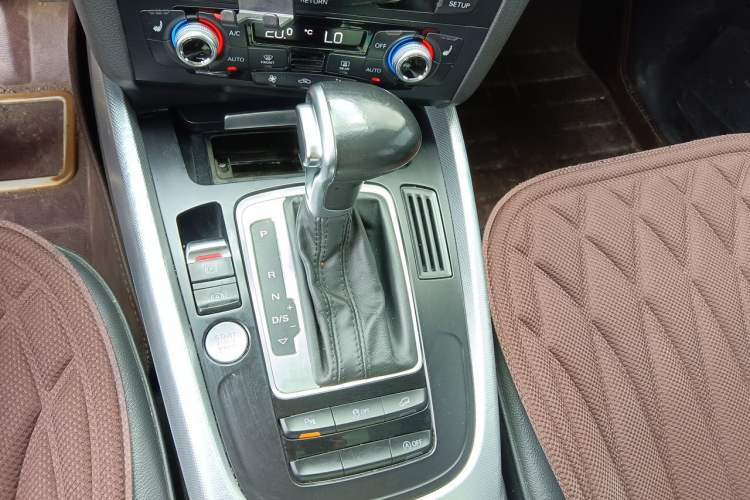Used Audi Q5 2017 40 TFSI Technology Edition Gear Lever