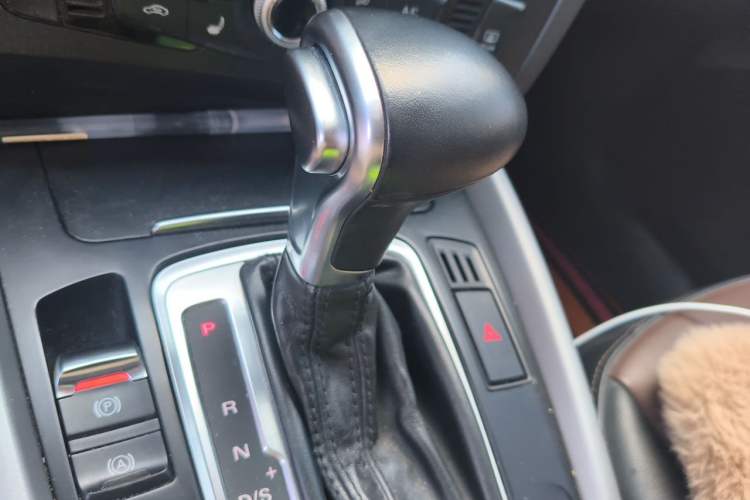 Used Audi Q5 2017 40 TFSI Ambition Edition Gear Lever
