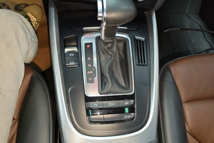 Used Audi Q5 2017 40 TFSI Ambition Edition Gear Lever