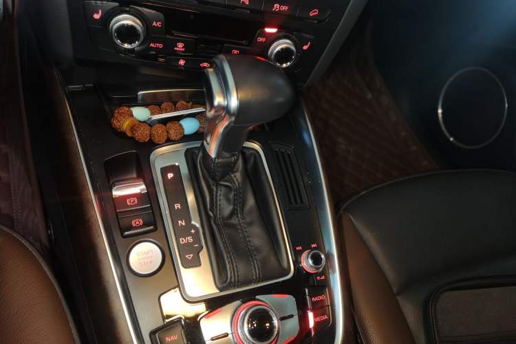 Used Audi Q5 2017 Plus 40 TFSI Comfort Model Gear Lever