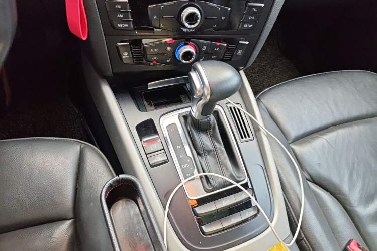 Used Audi Q5 2017 40 TFSI Ambition Edition Gear Lever