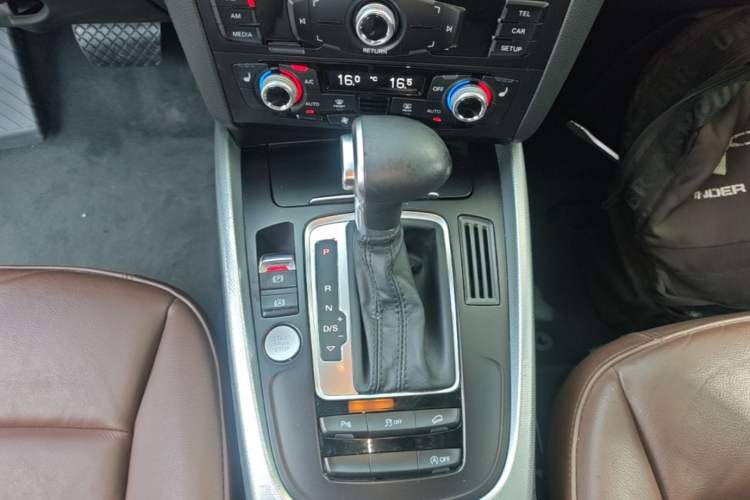 Used Audi Q5 2017 40 TFSI Technology Edition Gear Lever