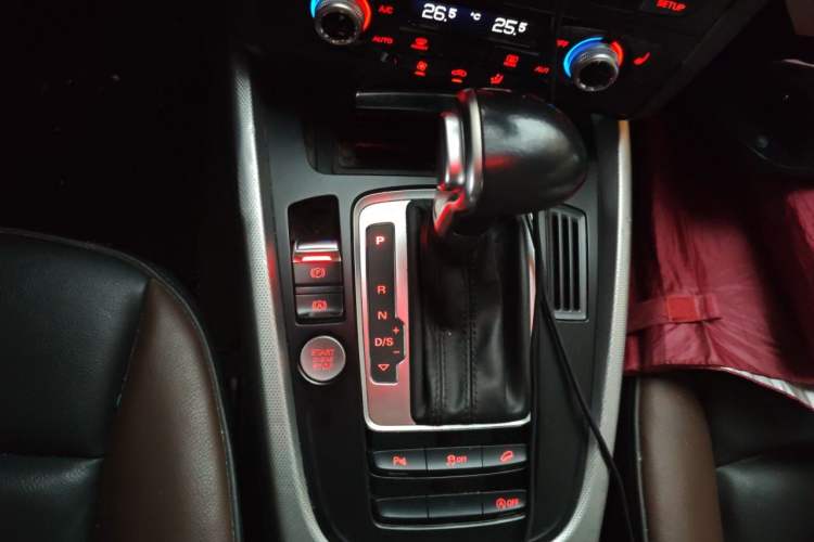 Used Audi Q5 2017 40 TFSI Technology Edition Gear Lever