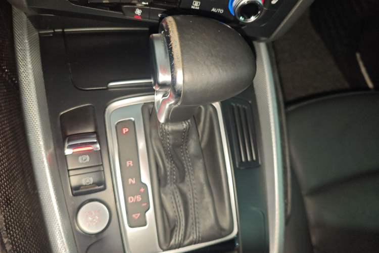 Used Audi Q5 2017 40 TFSI Technology Edition Gear Lever