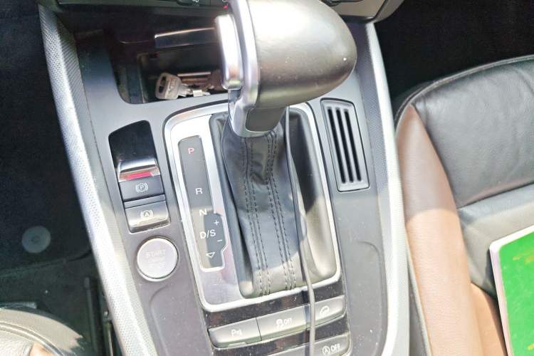 Used Audi Q5 2017 40 TFSI Technology Edition Gear Lever