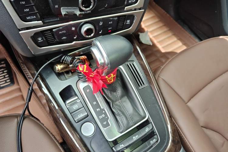 Used Audi Q5 2017 Plus 40 TFSI Ambition Model Gear Lever
