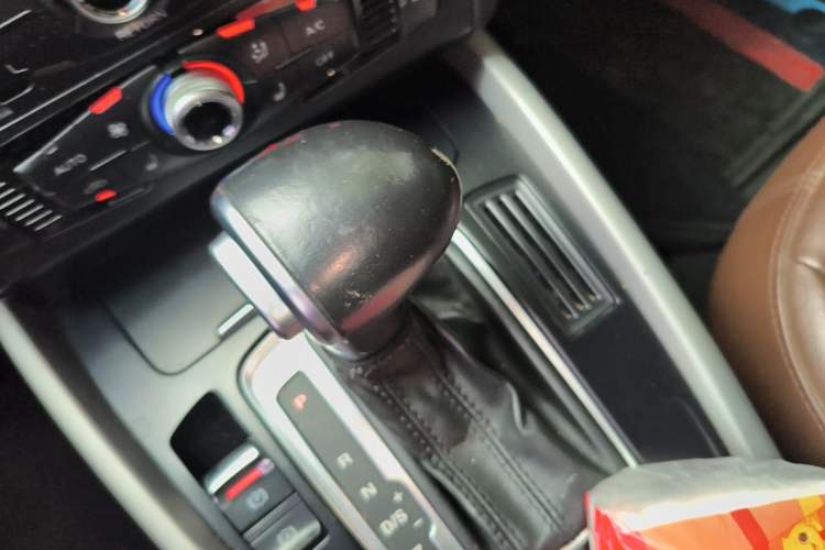 Used Audi Q5 2017 40 TFSI Ambition Edition Gear Lever