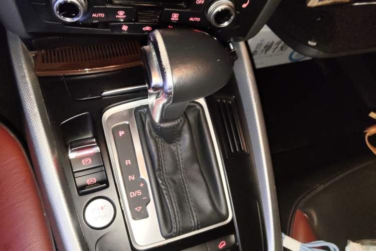 Used Audi Q5 2017 Plus 40 TFSI Technology Model Gear Lever