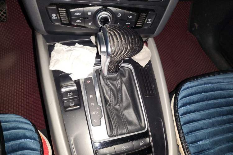 Used Audi Q5 2017 Plus 40 TFSI Ambition Model Gear Lever
