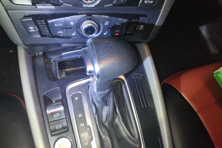 Used Audi Q5 2017 40 TFSI Ambition Edition Gear Lever