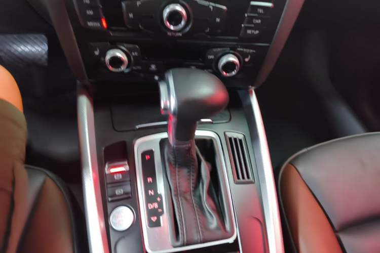 Used Audi Q5 2017 Plus 40 TFSI Technology Model Gear Lever