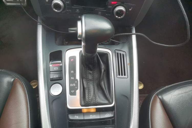 Used Audi Q5 2017 Plus 40 TFSI Technology Model Gear Lever