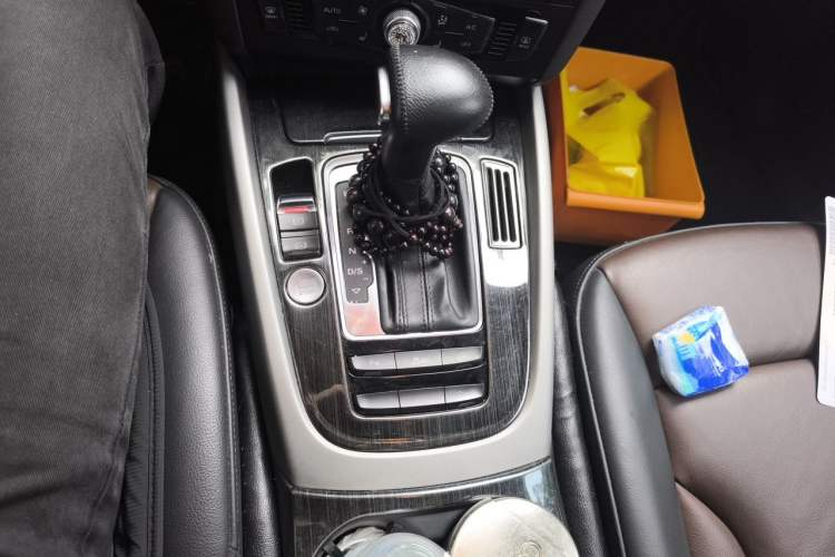 Used Audi Q5 2017 40 TFSI Ambition Edition Gear Lever