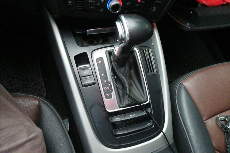 Used Audi Q5 2017 40 TFSI Ambition Edition Gear Lever