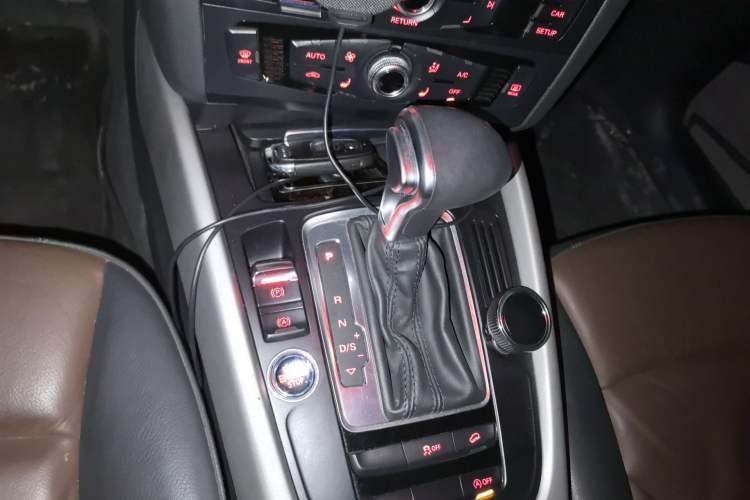 Used Audi Q5 2017 40 TFSI Ambition Edition Gear Lever