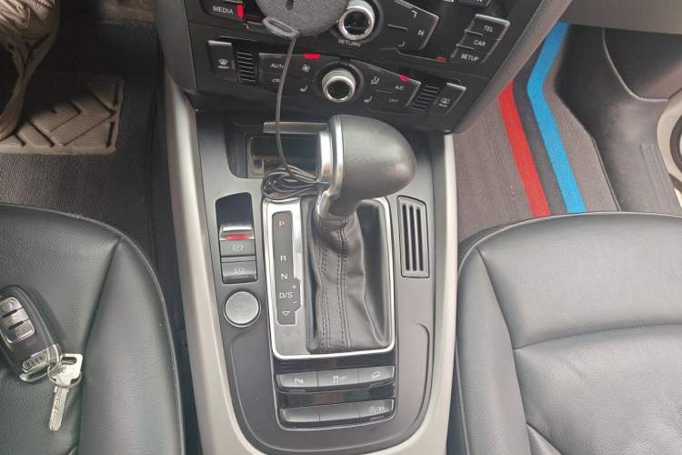 Used Audi Q5 2017 Plus 40 TFSI Ambition Model Gear Lever
