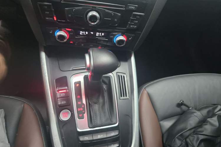 Used Audi Q5 2017 40 TFSI Technology Edition Gear Lever