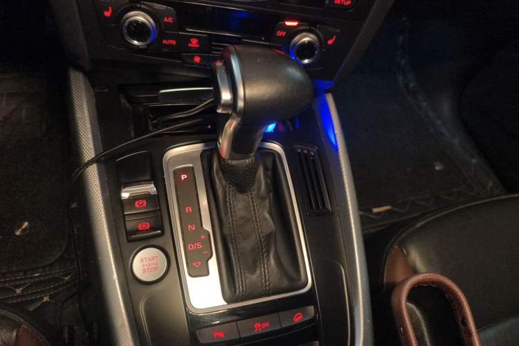 Used Audi Q5 2017 40 TFSI Technology Edition Gear Lever