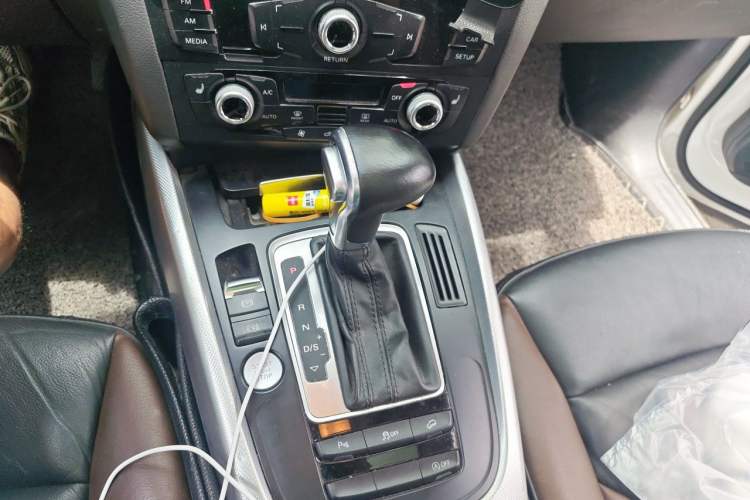 Used Audi Q5 2017 40 TFSI Technology Edition Gear Lever