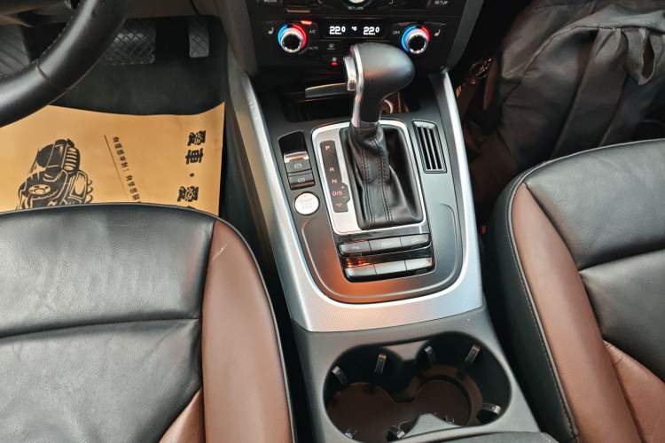 Used Audi Q5 2017 40 TFSI Technology Edition Gear Lever