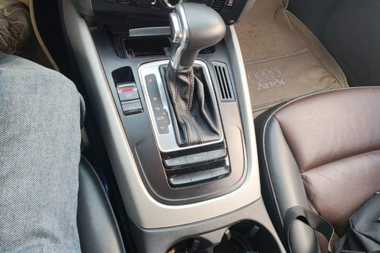 Used Audi Q5 2017 Plus 40 TFSI Ambition Model Gear Lever