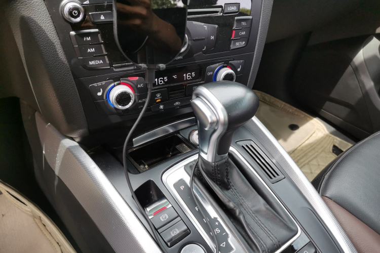 Used Audi Q5 2017 Plus 40 TFSI Technology Model Gear Lever