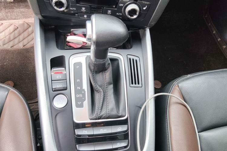 Used Audi Q5 2017 40 TFSI Technology Edition Gear Lever
