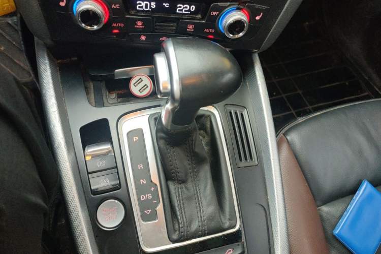 Used Audi Q5 2017 Plus 40 TFSI Technology Model Gear Lever
