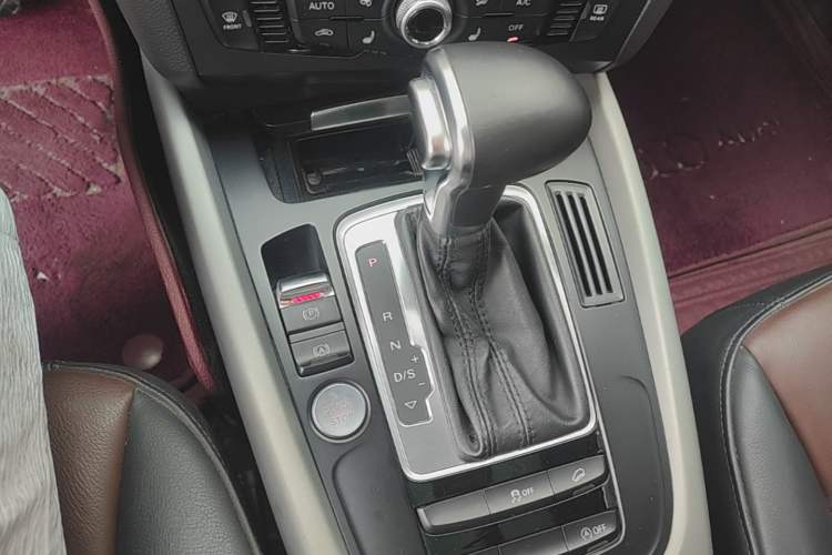 Used Audi Q5 2017 40 TFSI Ambition Edition Gear Lever