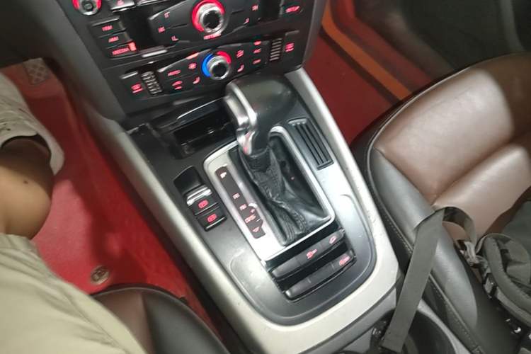 Used Audi Q5 2017 40 TFSI Ambition Edition Gear Lever